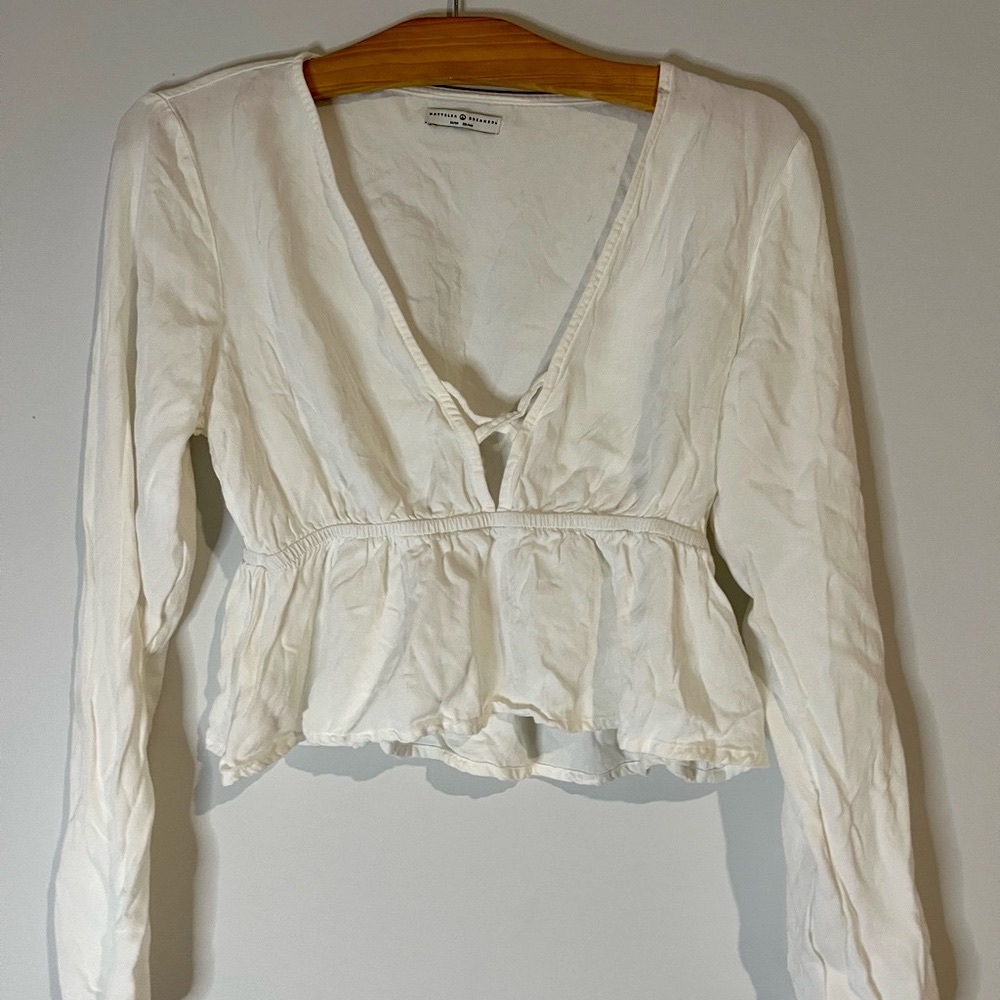 Mattelsa Dreamer Long Sleeve V-neck Crop Top